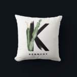 Boho Succulents Letter K Monogram Gepersonaliseerd Kussen<br><div class="desc">letter K monogram kussen met waterverf succulenten,  faux gold folie leaf en zwarte waterverf borstelaccenten. Pas deze handige kussen aan door jouw naam of andere details toe te voegen. Deze boho letter K monogram kussen zal perfect zijn als geschenk. Andere brieven zijn beschikbaar.</div>