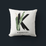 Boho Succulents Letter K Monogram Gepersonaliseerd Kussen<br><div class="desc">letter K monogram kussen met waterverf succulenten, faux gold folie leaf en zwarte waterverf borstelaccenten. Pas deze handige kussen aan door jouw naam of andere details toe te voegen. Deze boho letter K monogram kussen zal perfect zijn als geschenk. Andere brieven zijn beschikbaar.</div>