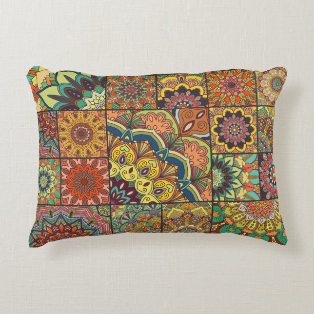 Boho tegels: kleurrijk patchwork naadloos patroon accent kussen (Voorkant)