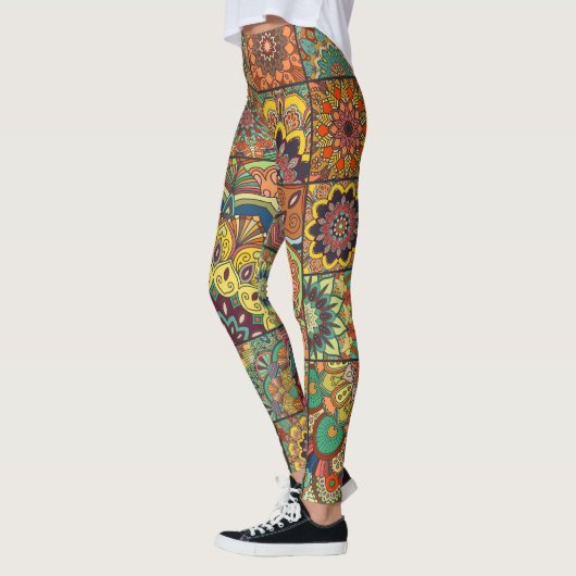 Boho tegels: kleurrijk patchwork naadloos patroon leggings (Links)