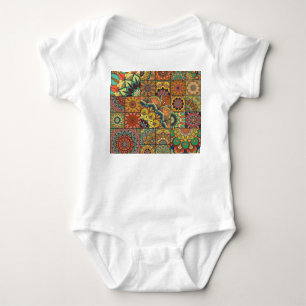 Boho tegels: kleurrijk patchwork naadloos patroon romper