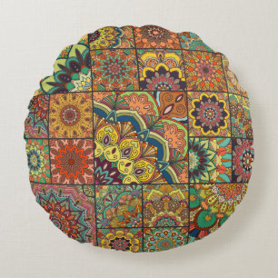 Boho tegels: kleurrijk patchwork naadloos patroon rond kussen