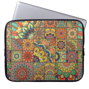 Boho tegelset en naadloos patroon. Kleurpleister Laptop Sleeve