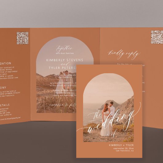 Boho terracotta arch photo QR code wedding Drieluik Uitnodiging
