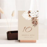 Boho Terracotta Beige Pampas Gras Bloemenbruiloft Kaart<br><div class="desc">Introductie van onze Boho Terracotta Brown Pampas Grass Floral Wedding Table Number, een boeiende mix van bohemian charme en rustieke elegantie. Omarm de grillige allure van pampasgras en delicate witte orchideeën, geplaatst tegen een achtergrond van wit en terracottabruin, voor een botanisch geïnspireerd feest dat de essentie van de boho-romance vastlegt....</div>