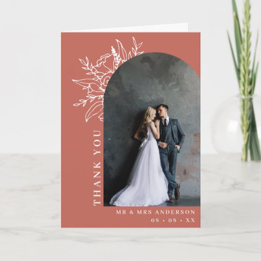 Boho terracotta bloemboog foto bruiloft gevouwen bedankkaart (Voorkant)