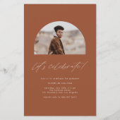 Boho Terracotta Boog Foto Afstuderen Uitnodiging (Achterkant)