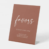 Boho Terracotta Burnt Sinaasappel Wedding Favors Reclamebord Met Voetstuk (Voorkant)