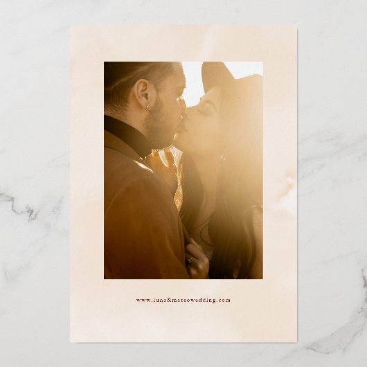 Boho Terracotta en Burgundy Herfst Floral Wedding Folie Uitnodiging (Achterkant)