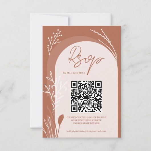Boho terracotta floral Qr code script bruiloft RSVP Kaartje (Voorkant)
