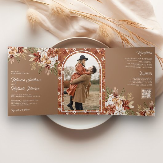 Boho Terracotta Floral Wildflower Beige Wedding Drieluik Uitnodiging