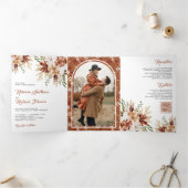 Boho Terracotta Floral Wildflower Witte bruiloft Drieluik Uitnodiging (Binnen)