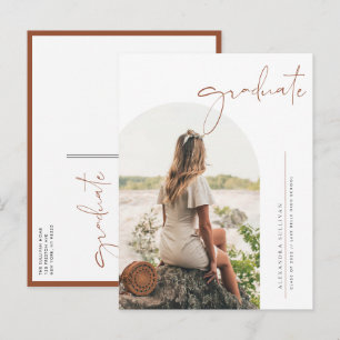 Boho Terracotta Minimalistische Boog Foto Afstuder Uitnodiging Briefkaart
