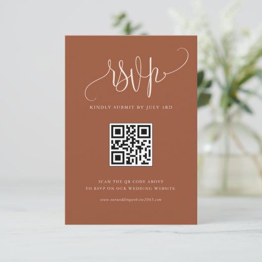 Boho Terracotta Modern Calligraphy Wedding QR Code RSVP Kaartje (Staand voorkant)