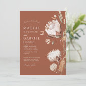 Boho Terracotta Neutral Floral Wedding Invitation Kaart (Staand voorkant)