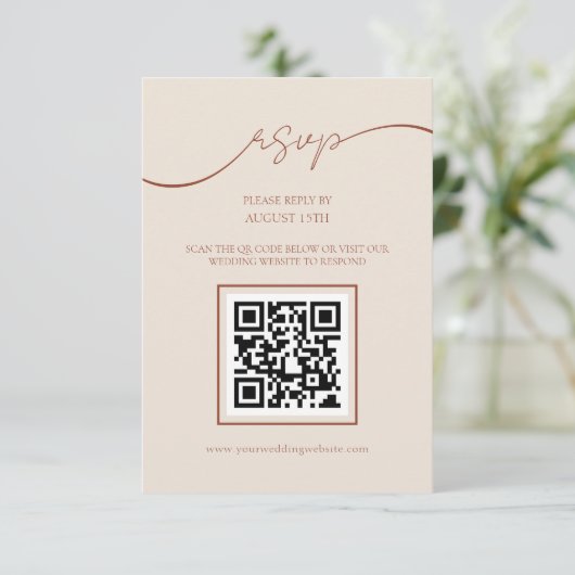 Boho Terracotta Script QR Code Bruiloft RSVP Kaart (Staand voorkant)