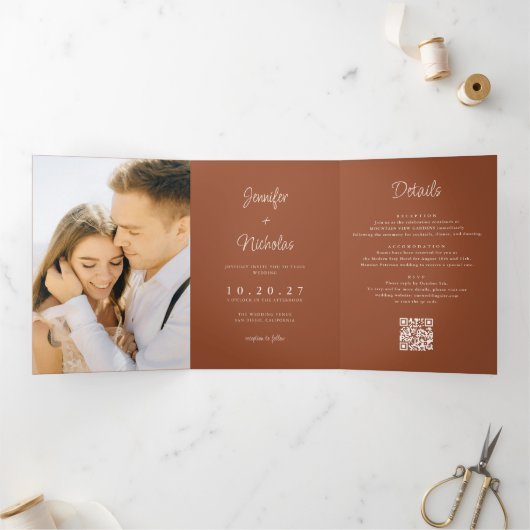 Boho Terracotta Wedding RSVP Details QR Code Foto Drieluik Uitnodiging (Binnen)