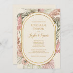 Boho Tropical Botanical | Ivory Rehearsal Dinner Kaart<br><div class="desc">Deze boho tropische botanische | Iivoorrepetitie voor het diner is perfect voor uw elegante roestachtige floral, green, peach, roos goudrepetitie-diner. Het ontwerp is voorzien van een gouden lijst of bouquet met een modern, roze, roze pamapgras, eenvoudig sage, ivoor, champagnepalmblad en klassieke strandgroen. De bloemen kunnen roze roze en orchidee bevatten....</div>