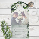 Boho Tropical Greenery Modern Photo Dinner All In One Uitnodiging<br><div class="desc">BESCHIKBAAR MET OF ZONDER EEN QR-CODE OF DINER-OPTIES. Dit ontwerp is voorzien van mooie,  zachte tropische groen en witte floralen op een zachte groene achtergrond van de waterverf. Pas het aan met je eigen speciale foto. Ideaal voor de bestemming of strandbruiloft. Creëer door Simply Farmhouse Press.</div>