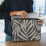 Boho Tropische Grunge Abstract palmblad Patroon Laptop Sleeve<br><div class="desc">De boho dark tropical grunge palm laat patroonlaptophoes voor alle liefhebbers van exotisch plant.</div>