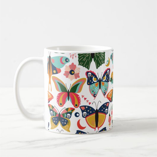 Boho vlinders: naadloos behangpatroon. koffiemok (Links)
