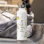 Boho Waterverf vlindertuin Gepersonaliseerd Waterfles<br><div class="desc">Drijf je dorst in stijl met onze Boho Artistic Waterverf Butterfly Garden gepersonaliseerde waterfles! Deze prachtige fles heeft een boeiend vlindertuinontwerp in levendige waterverven en voegt een vleugje artistieke elegantie toe aan uw hydratatieroutine. Personaliseer het met jouw naam of initialen voor een echt uniek tintje. Deze waterfles is duurzaam en...</div>