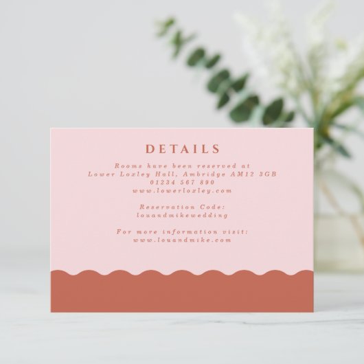 Boho Wavy Edge Blush en Terracotta Wedding Details Informatiekaartje (Staand voorkant)