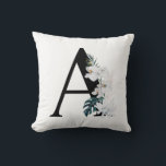 Boho White Orchids Tropical Letter A Monogram Kussen<br><div class="desc">Voeg een boho en een tropisch accent toe aan je ruimte met deze tropische monogram kussen. Het bevat witte waterverf bloemen,  witte koraal en tropische bladeren. Deze brief Een monogram kussen zal perfect zijn als geschenk.</div>