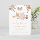 Boho Wieg & Bloemen Baby shower Uitnodiging (Staand voorkant)