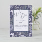 Boho Wild Flowers Paars en Silver Script Weddensch Folie Uitnodiging (Staand Voorkant)