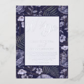 Boho Wilde Bloemen Paars & Zilveren Script Bruilof Folie Uitnodiging (Voorkant)