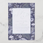 Boho Wilde Bloemen Paars & Zilveren Script Bruilof Folie Uitnodiging (Voorkant)