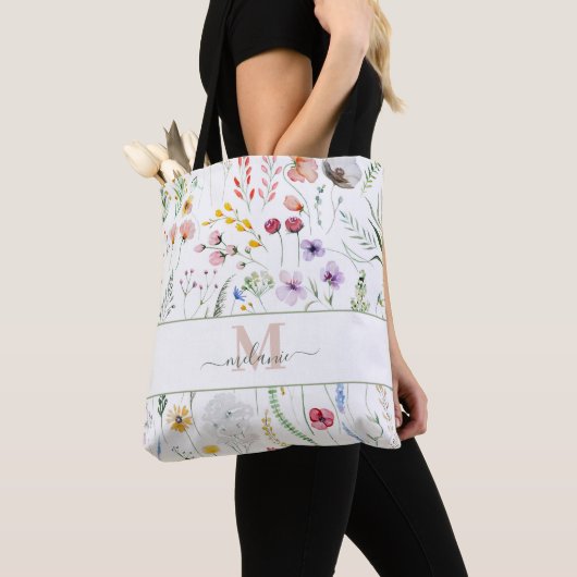 Boho Wildflower Aangepaste Naam Monogram Tote Bag (Dichtbij)