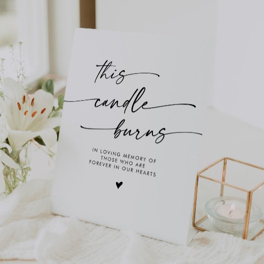 Boho Zwart-wit Deze kaars brandt Memorial Reclamebord Met Voetstuk
