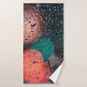 Bokeh-fotografie van waterdruppels op helder glas badhanddoek