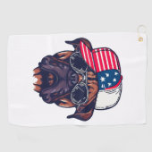 Bokser hond draagt wit rood blauw golfhanddoek (Horizontaal)