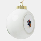 Bokser hond draagt wit rood blauw keramische bal ornament (Links)