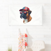Bokser hond draagt wit rood blauw spandoek (Insitu)