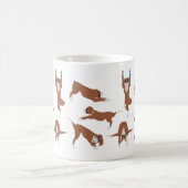Boksershond doet yoga koffiemok (Center)