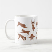Boksershond doet yoga koffiemok (Links)