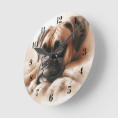 Boksershond in een serene pose ronde klok (Hoek)