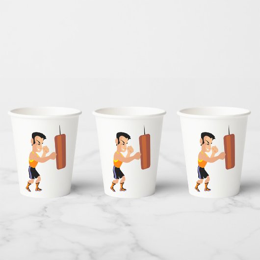 Boksertraining met bokszak papieren bekers