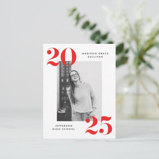 Bold 2022 Red Lettering Photo Graduation Party Uitnodiging Briefkaart (Staand voorkant)