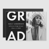 Bold Afstudeerder Black Photo Afstuderen Magnetische Uitnodiging (Voorkant / Achterkant)