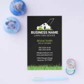 Bold and Professional Lawn Care mowing Flyer (Enkel)