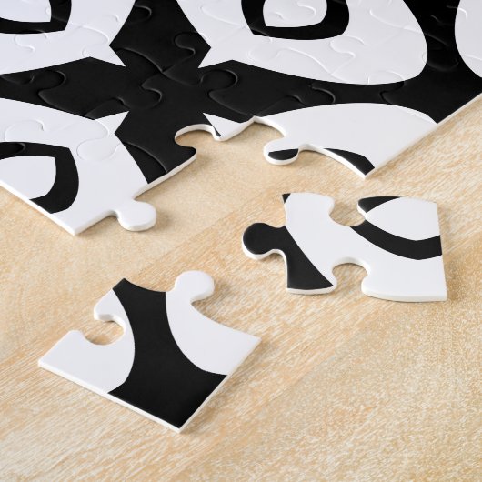 Bold Black and White Symmetrical Arabesque Pattern Legpuzzel (Zijkant)