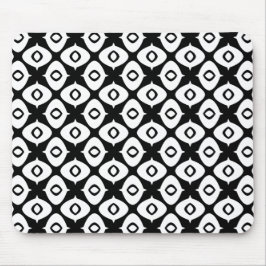 Bold Black and White Symmetrical Arabesque Pattern Muismat