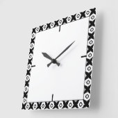 Bold Black and White Symmetrical Arabesque Pattern Vierkante Klok (Hoek)