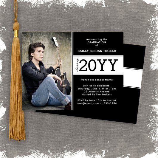 Bold Black en White Photo Afstuderen Aankondiging