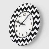 Bold Black & White Chevron Zig Zag Pattern Grote Klok (Hoek)